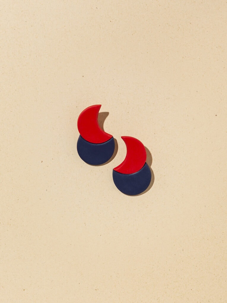 Arc Mono earrings | Sand 11 Lunette Swing earrings | Blue
