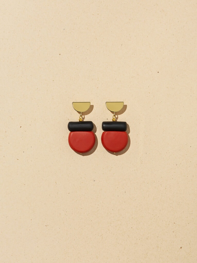 Arc Mono earrings | Sand 13 La Tusa earrings | Red
