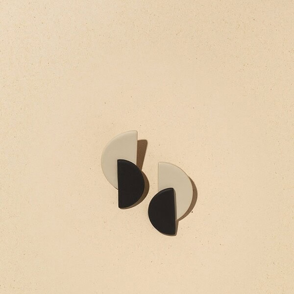 Lunette earrings | Black