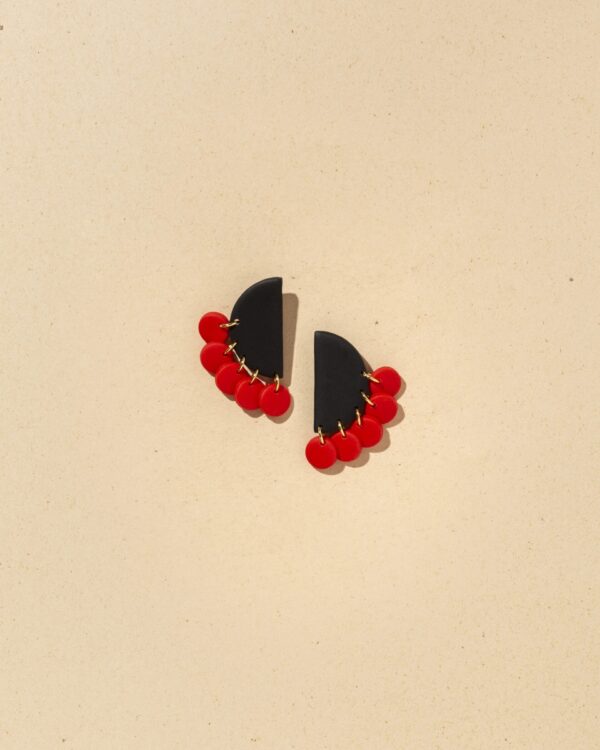 Jona Medium Bag | Light Almond - Olive 5 Fantasia | Black cloves earrings