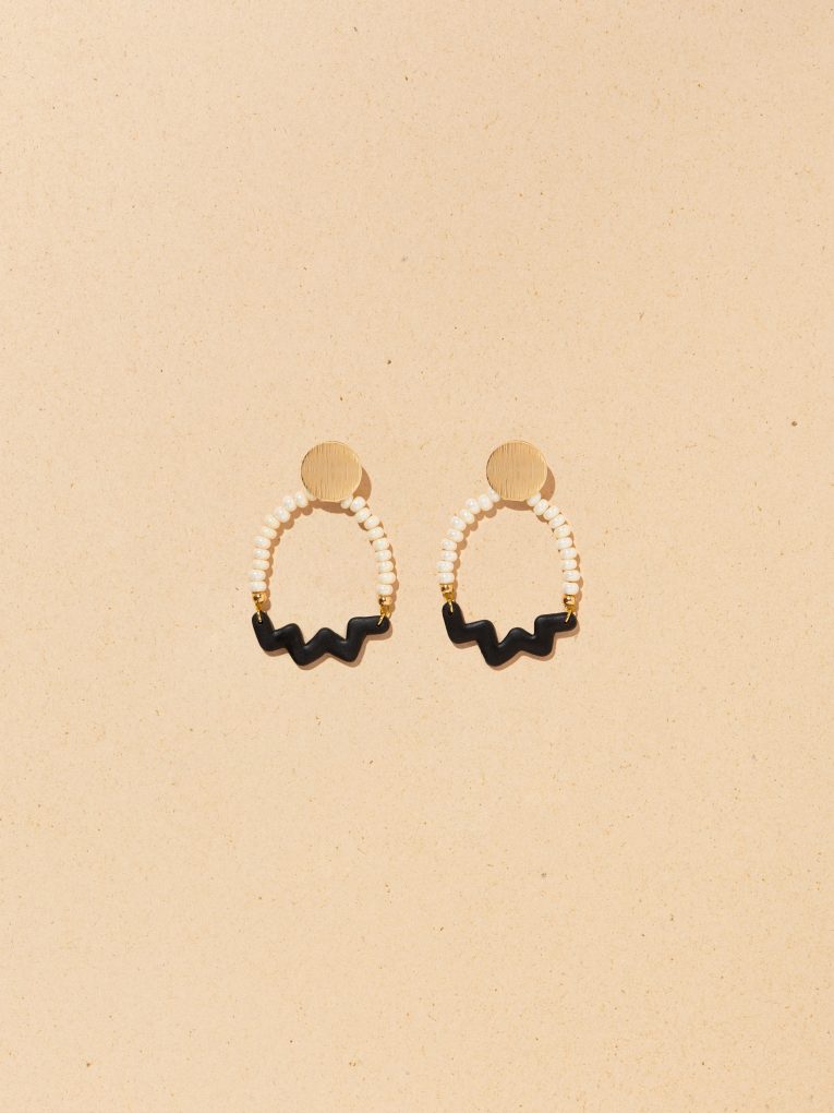 Smiling Petra necklace | Red 14 Serpentine | Black earrings