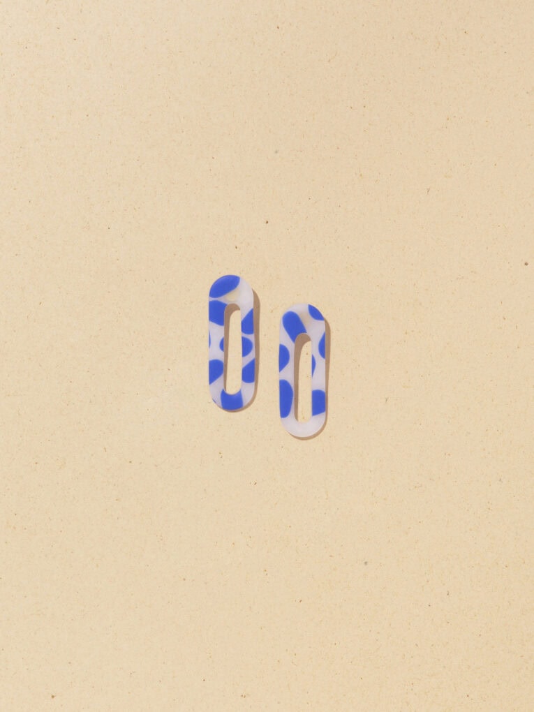 Fantasia | Blu cloves earrings 4 MEMPHIS EARRINGS - TRANSLUCENT/BLUE